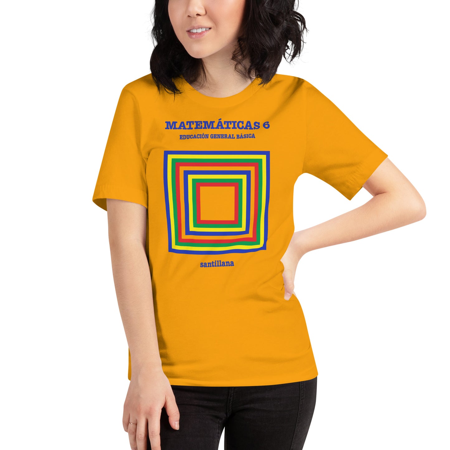 mujer con camiseta libro matematicas egb amarillo mostaza