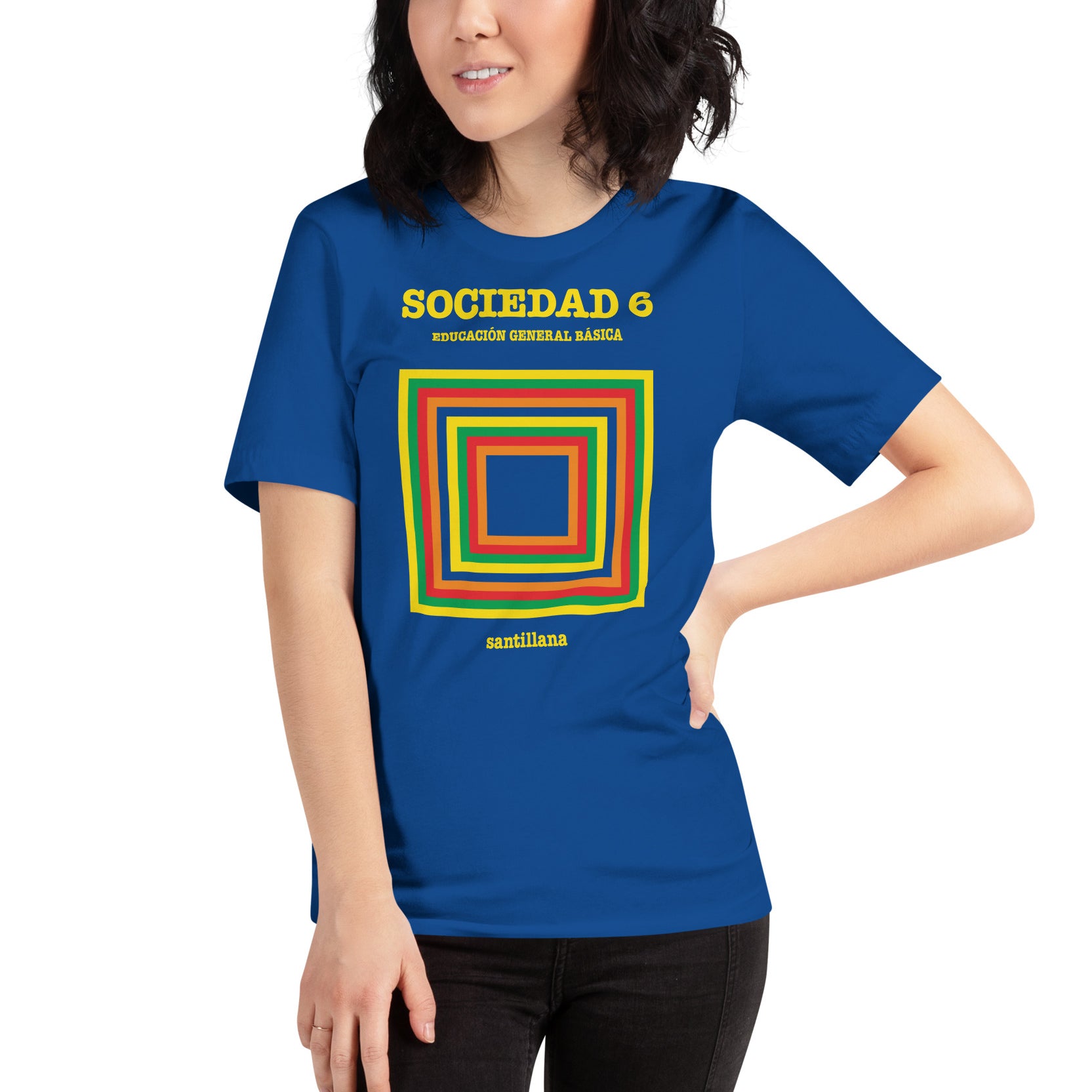 mujer con camiseta libro sociales egb azul royal