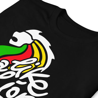 detalle de camiseta like a lion reggae negra