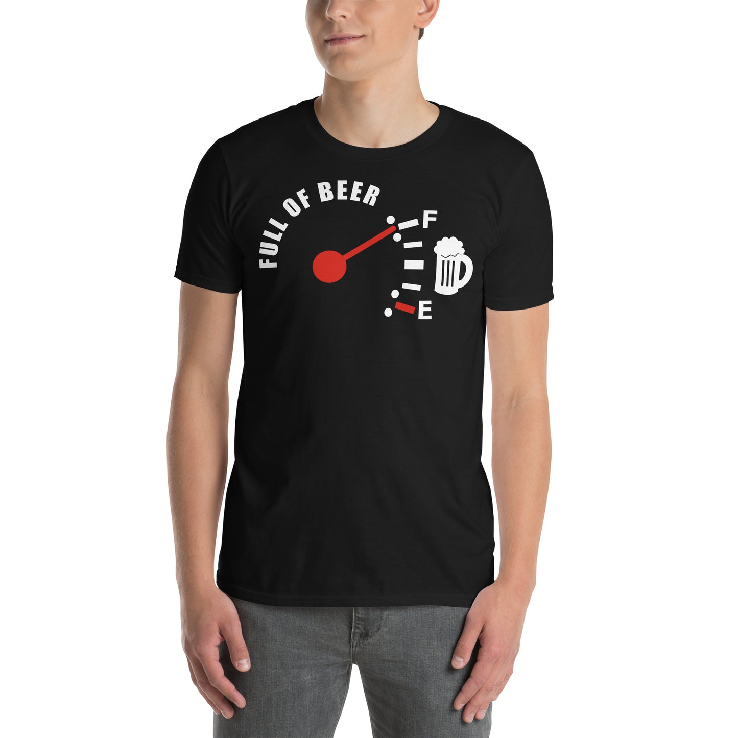 hombre con camiseta lleno de cerveza deposito gasolina en color negro