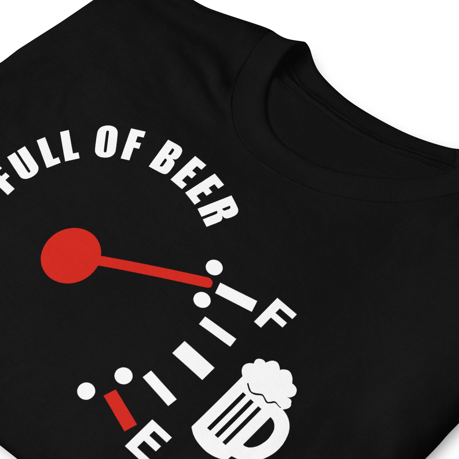 detalle de camiseta lleno de cerveza deposito gasolina en color negro