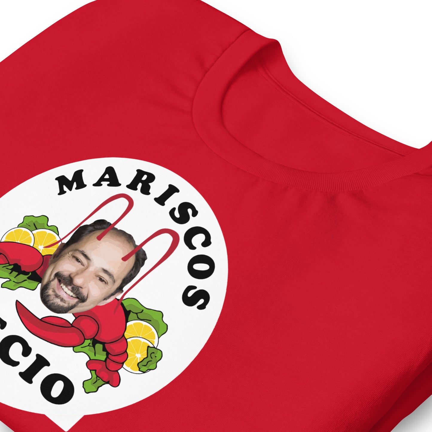 detalle de camiseta los leones de montepinar leo mariscos recio la que se avecina en color rojo