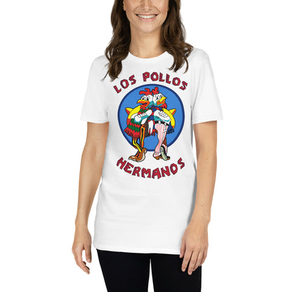 mujer con camiseta los pollos hermanos blanca
