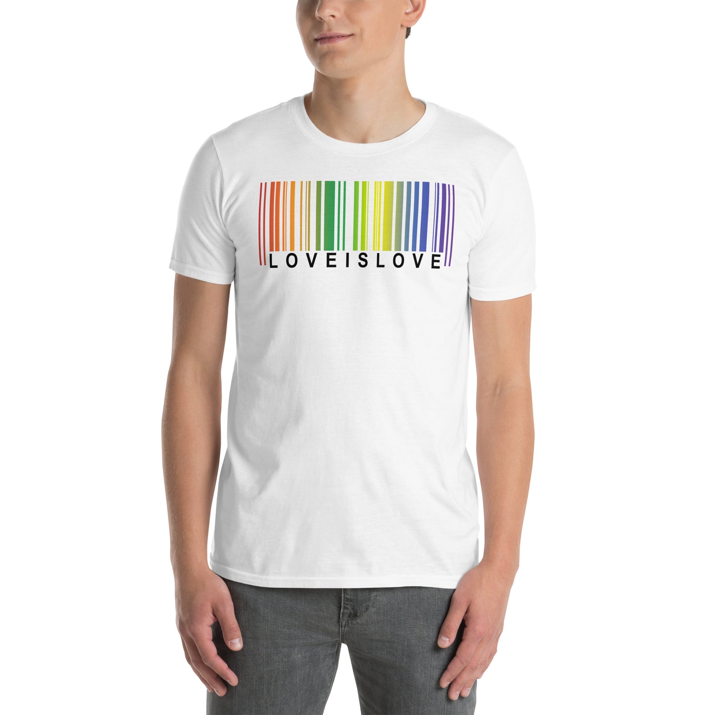 hombre con camiseta love is love arcoiris orgullo gay blanca