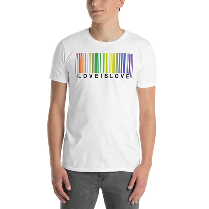 hombre con camiseta love is love arcoiris orgullo gay blanca