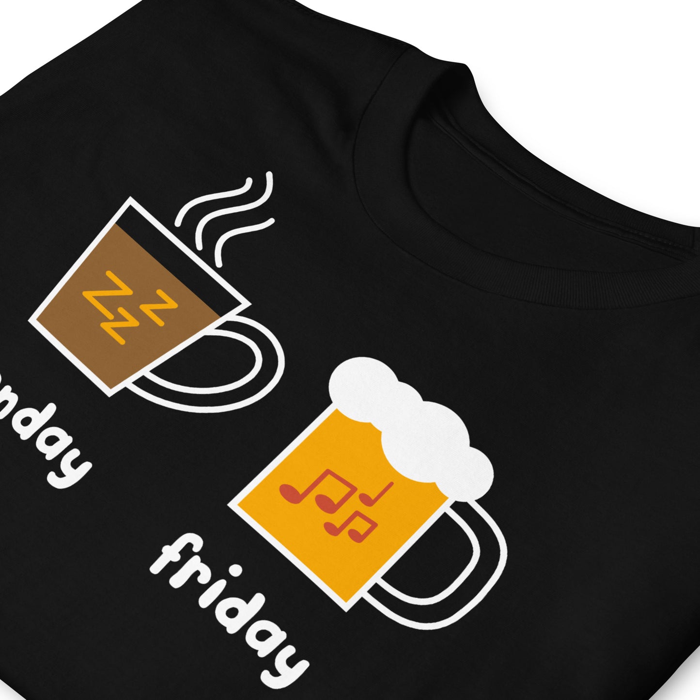 detalle de camiseta lunes cafe viernes cerveza en color negro