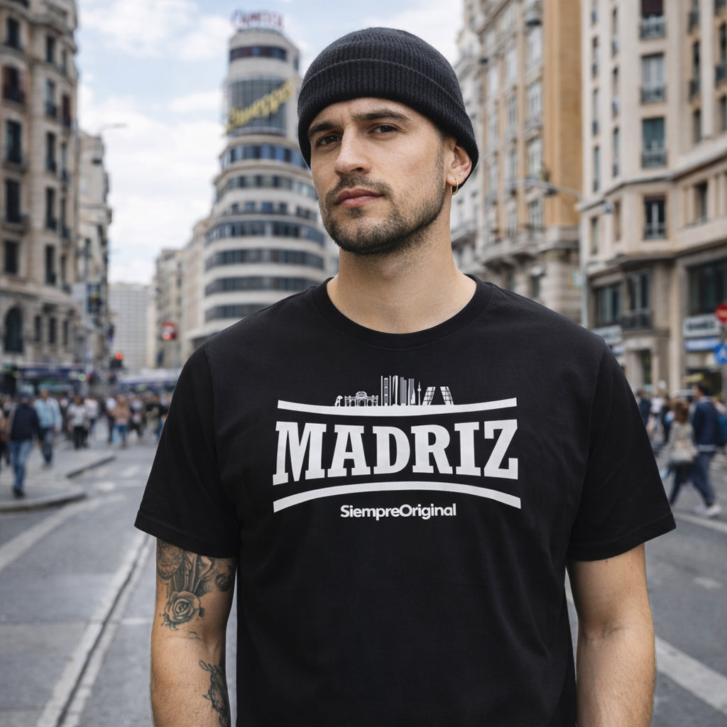 hombre con camiseta madrid skyline negra