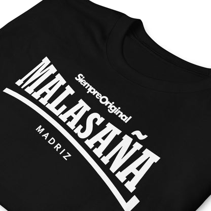 detalle de camiseta malasana madrid negra