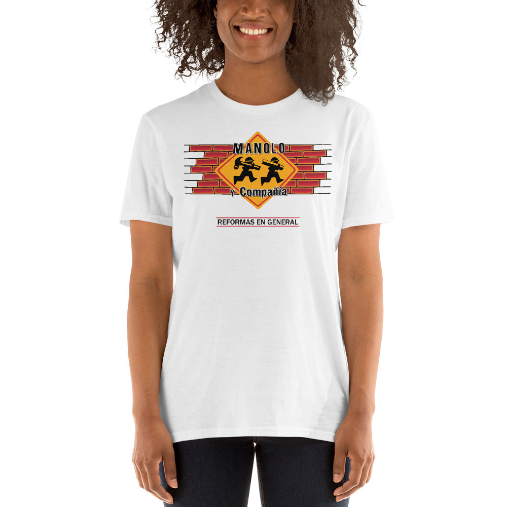 mujer con camiseta manolo y compania manos a la obra benito lopera perrote en color blanco