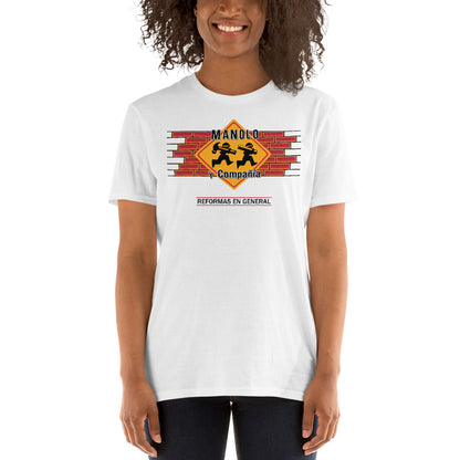 mujer con camiseta manolo y compania manos a la obra benito lopera perrote en color blanco