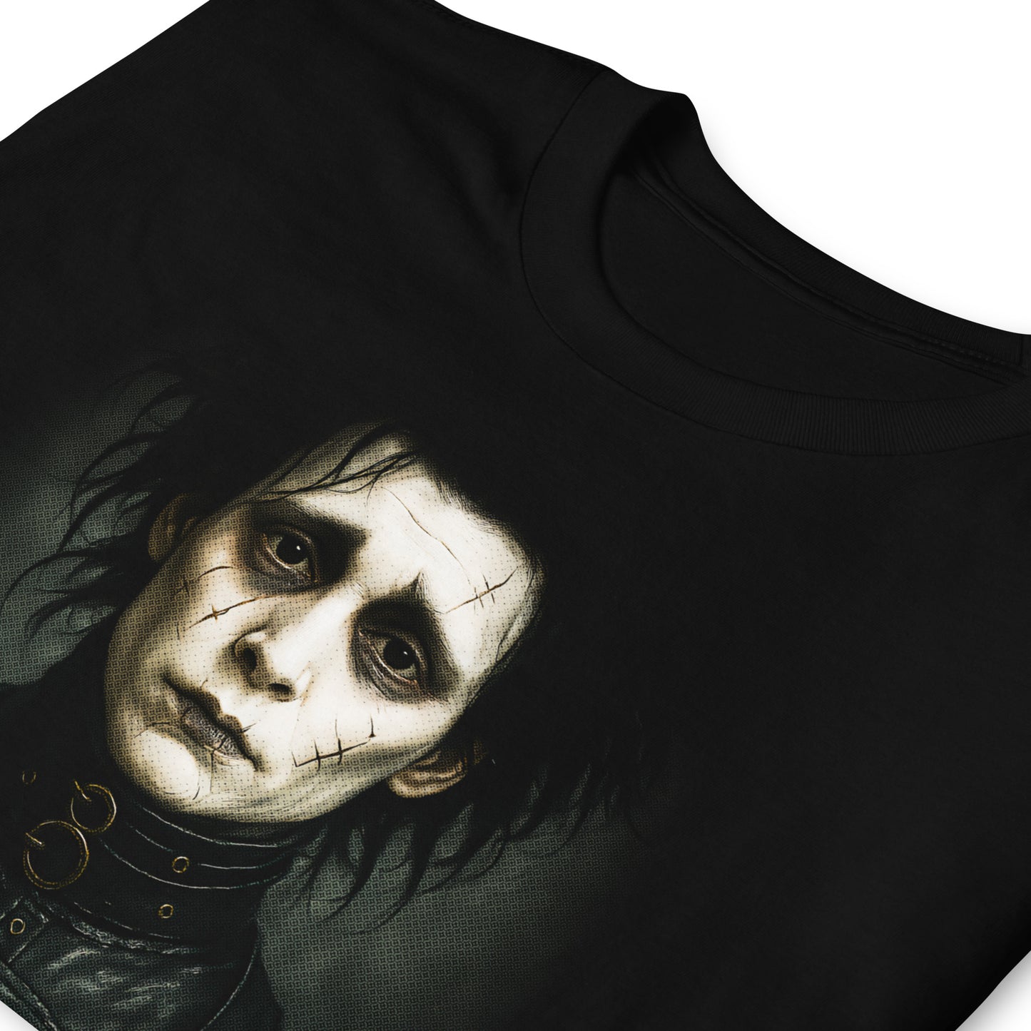 detalle de camiseta eduardo manostijeras negra