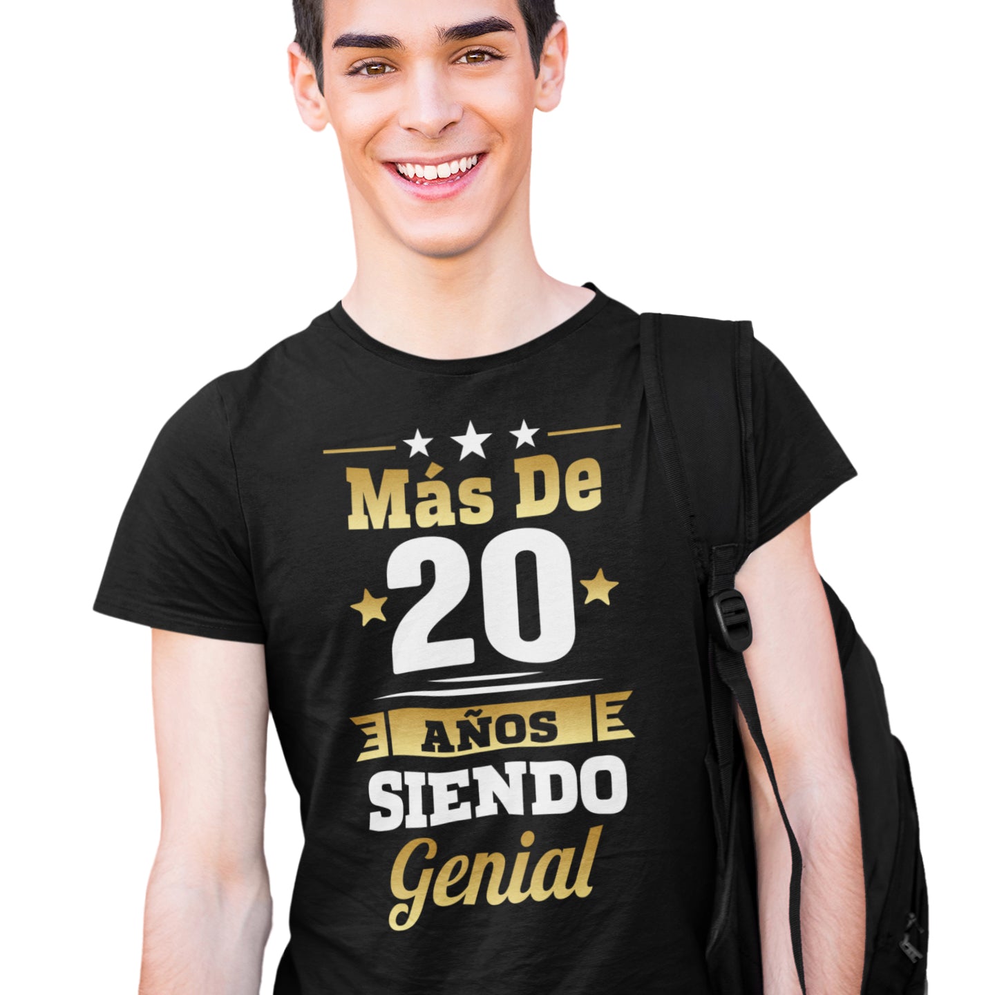 hombre con camiseta mas de 20 anos siendo genial regalo cumpleanos negra