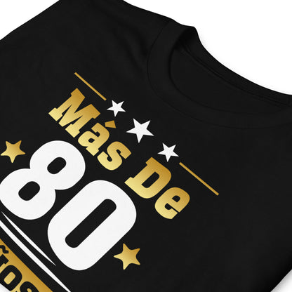 detalle de camiseta mas de 80 anos siendo genial regalo cumpleanos negra