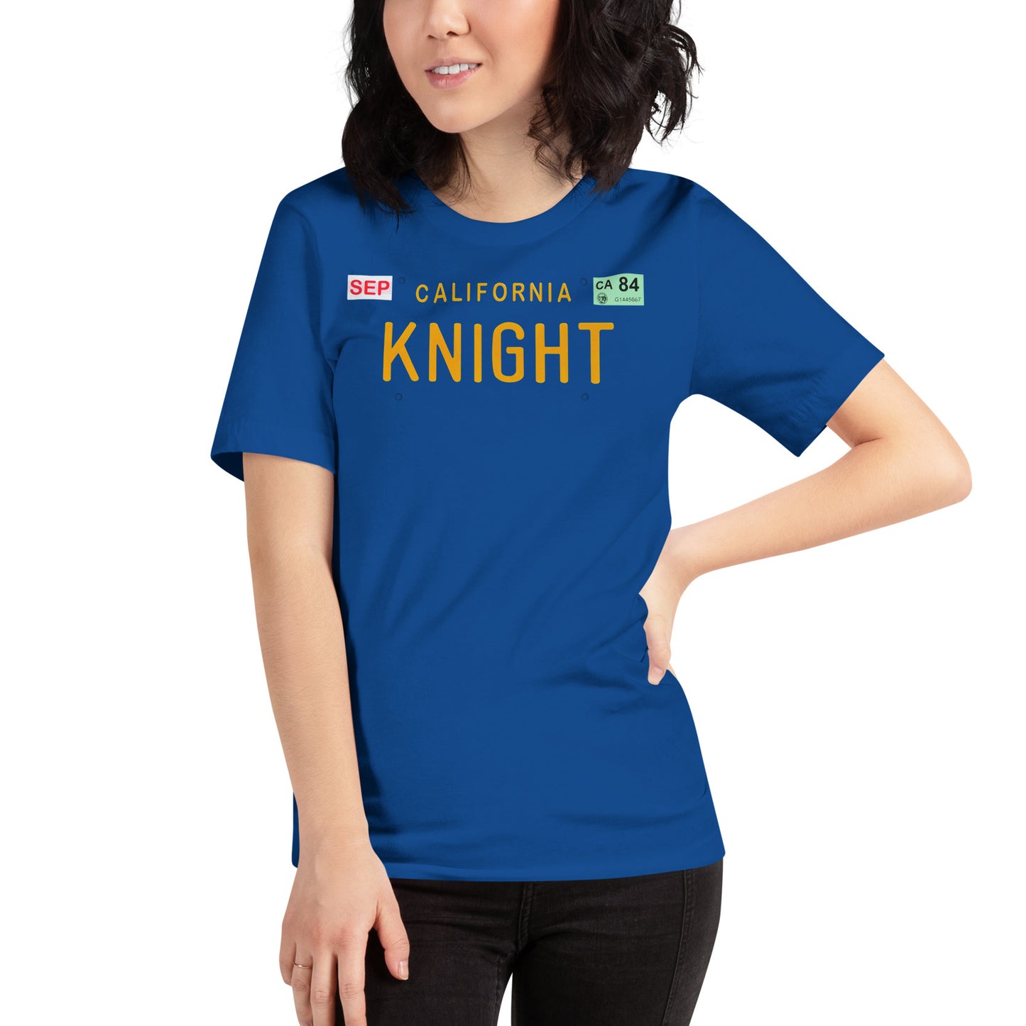 mujer con camiseta matricula knight kitt el coche fantastico en color azul royal