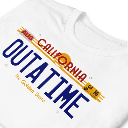 detalle de camiseta matricula outatime blanca
