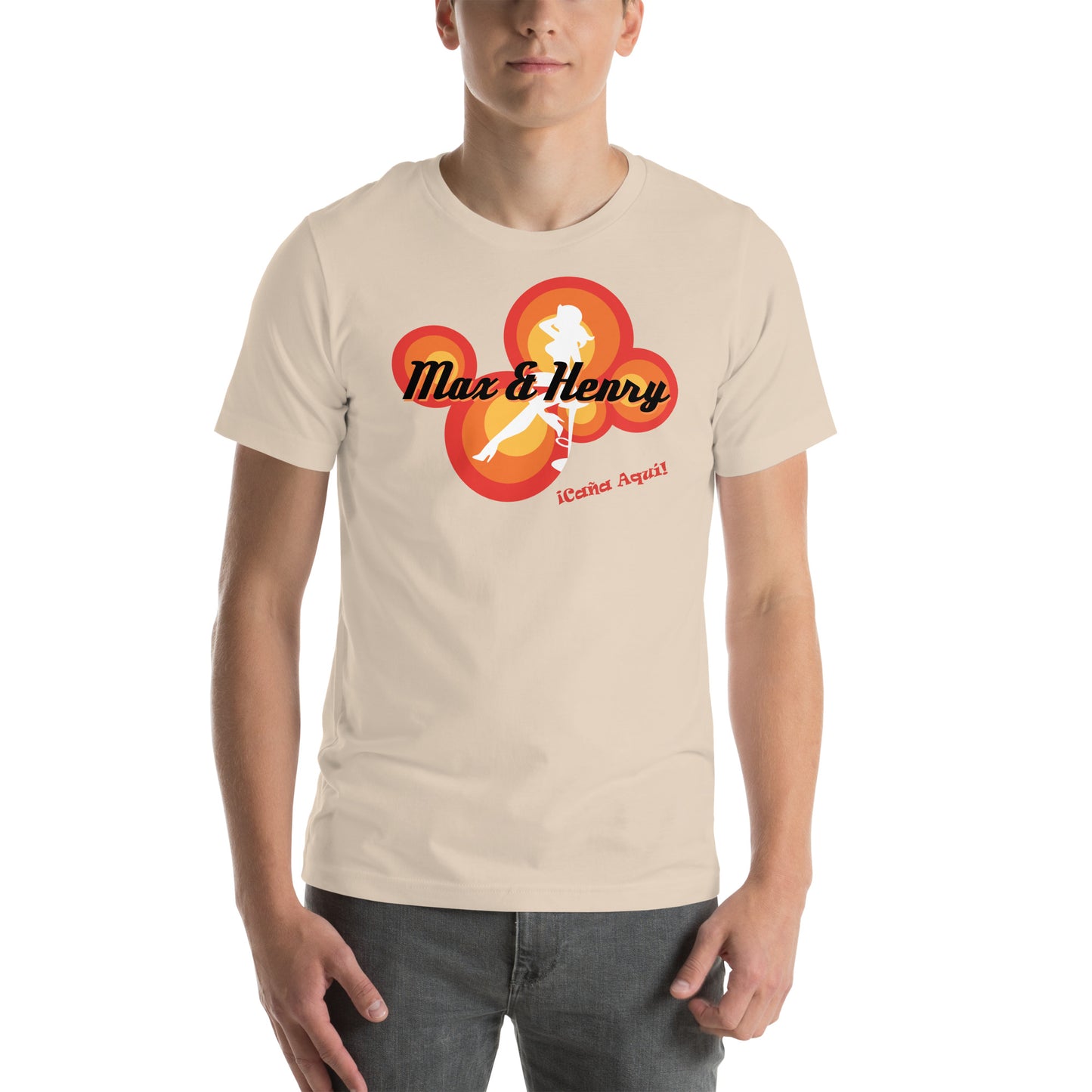 hombre con camiseta del bar max and henry de la que se avecina en color beige