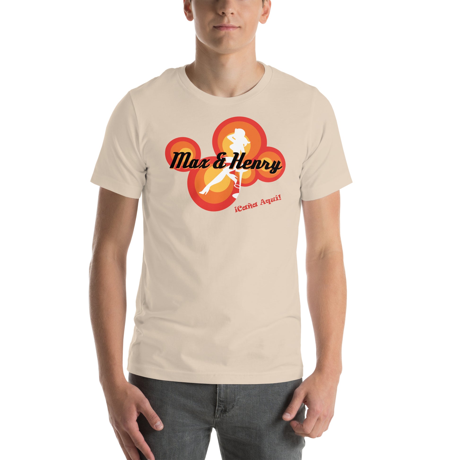 hombre con camiseta del bar max and henry de la que se avecina en color beige