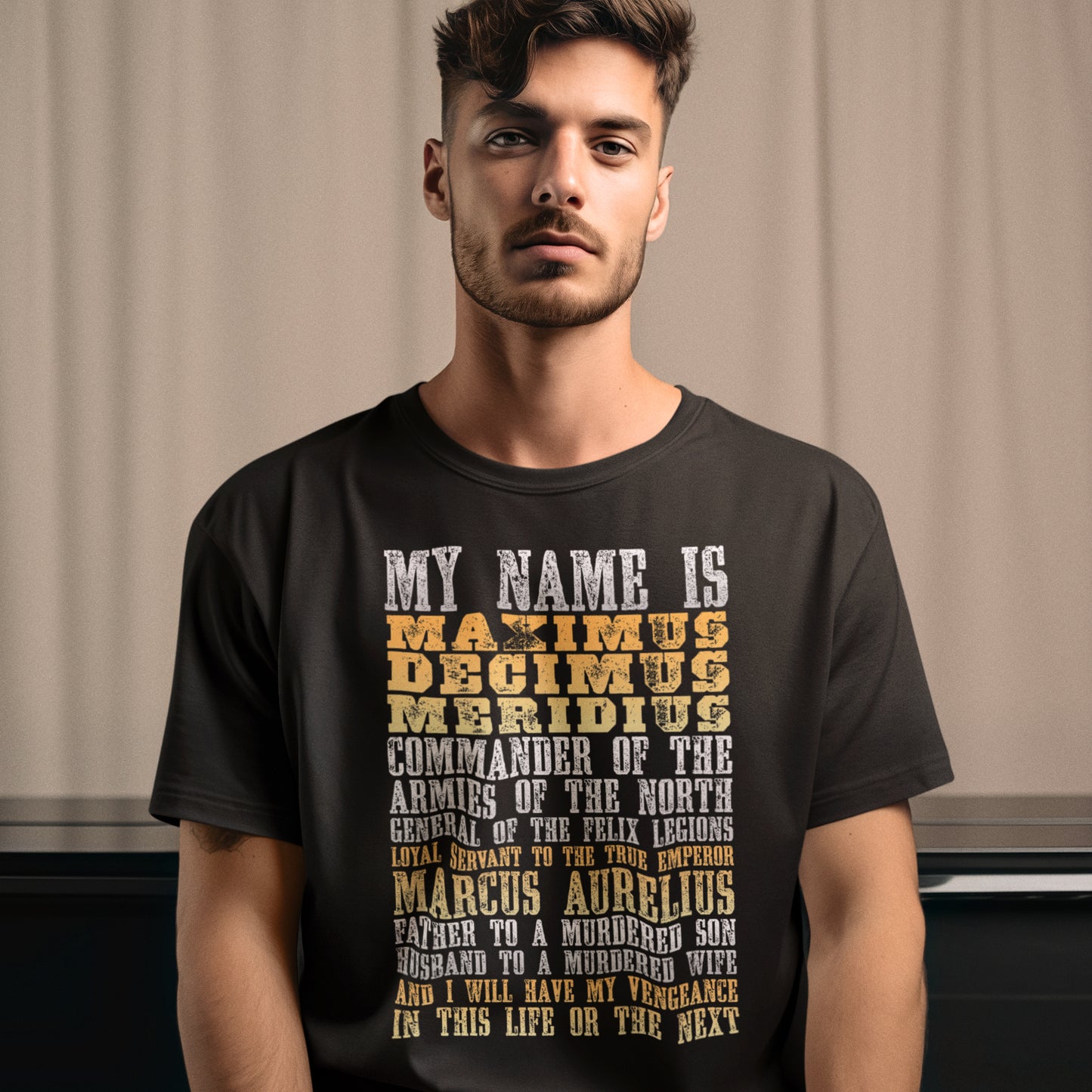 hombre con camiseta frase gladiator maximo negra