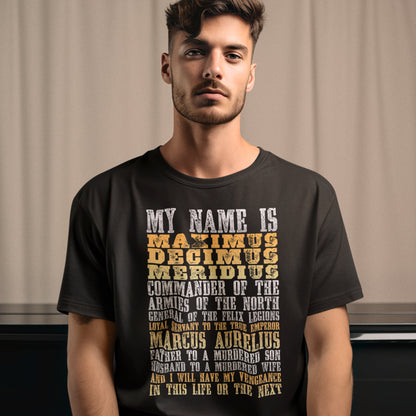 hombre con camiseta frase gladiator maximo negra