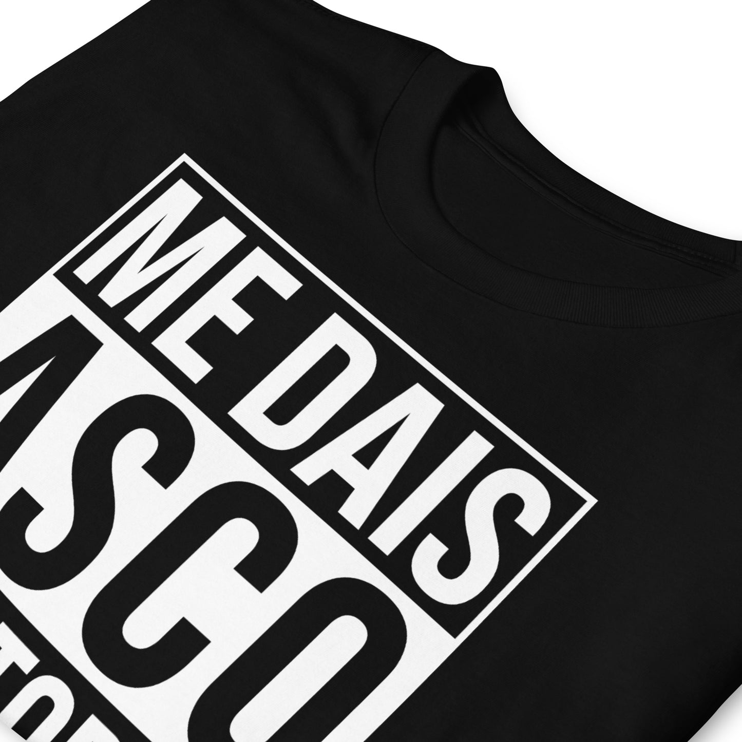detalle de camiseta me dais asco casi todos en color negro