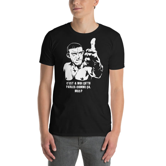 Hombre con camiseta negra de Vinz de La Haine con la frase Me hablas a mí
