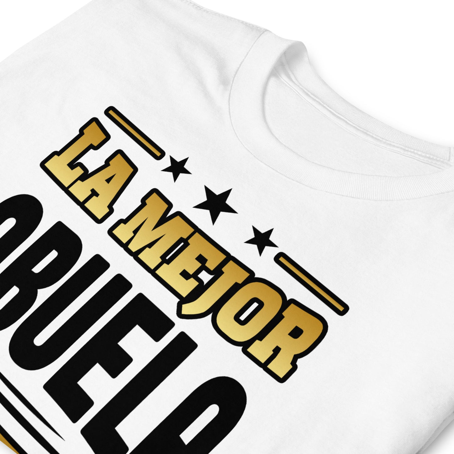 detalle de camiseta la mejor abuela del mundo letras doradas blanca