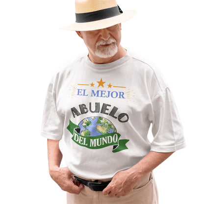 hombre con camiseta el mejor abuelo del mundo blanca