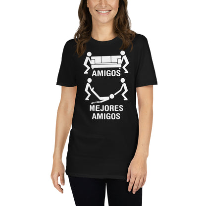mujer con camiseta mejores amigos humor negra