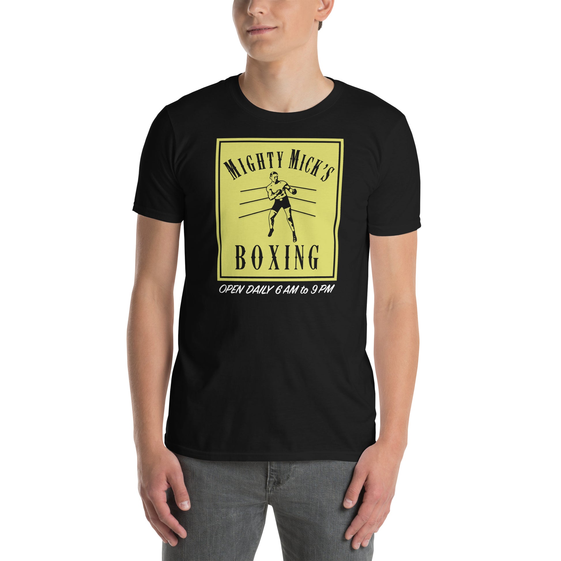 hombre con camiseta mighty micks boxing gym rocky negra
