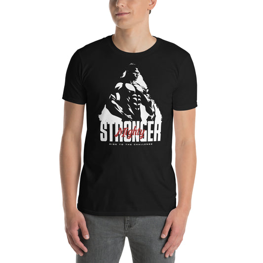 hombre con camiseta mighty stronger gym gimnasio fitness en color negro