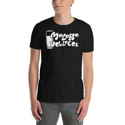 hombre con camiseta moloko vellocet la naranja mecanica negra