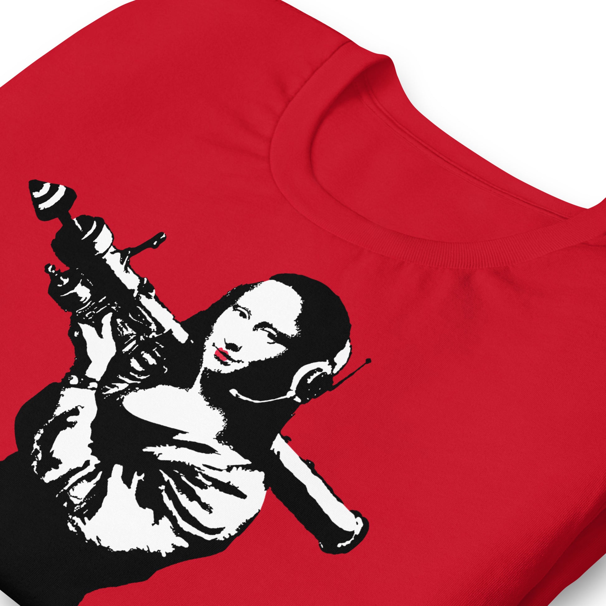 detalle de camiseta mona lisa bazooka banksy roja