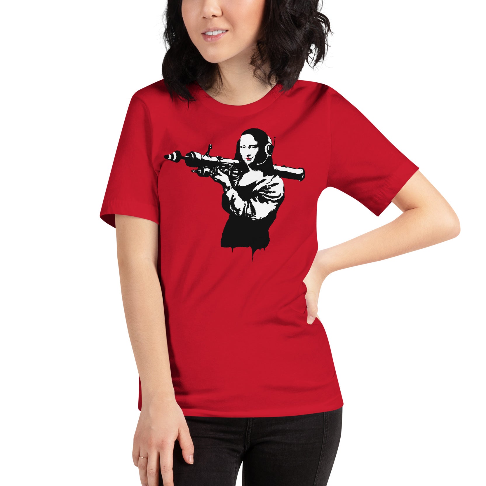 mujer con camiseta mona lisa bazooka banksy roja