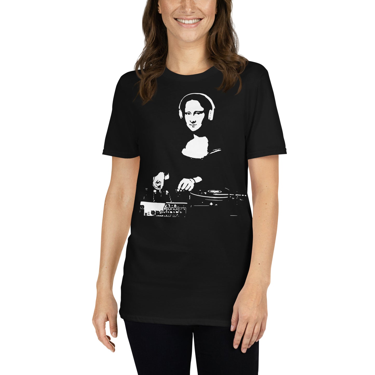 mujer con camiseta mona lisa dj la gioconda deejay en color negro
