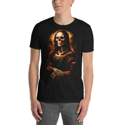 hombre con camiseta mona lisa esqueleto negra
