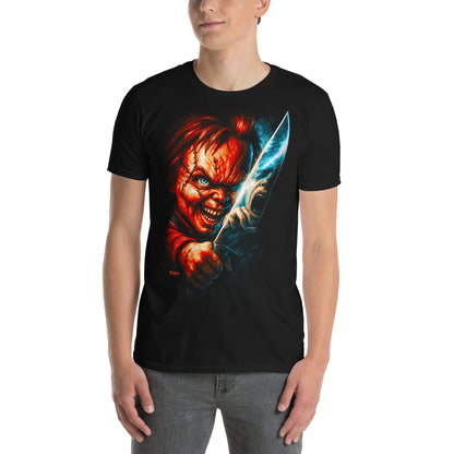 Hombre con camiseta negra Muñeco Diabólico inspirada en Chucky con cuchillo