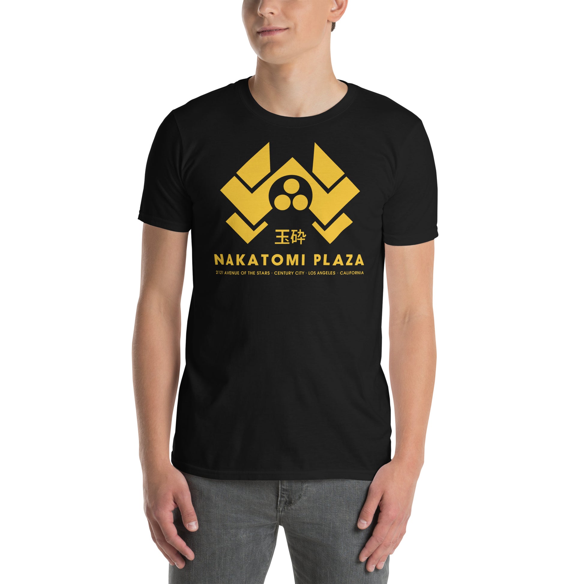 hombre con camiseta nakatomi plaza la jungla de cristal negra