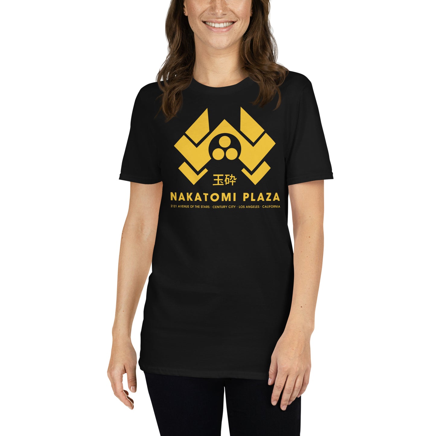 mujer con camiseta nakatomi plazadie hard negra