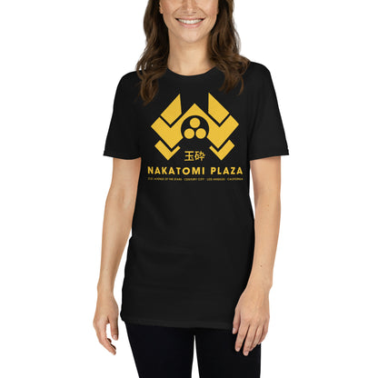 mujer con camiseta nakatomi plazadie hard negra