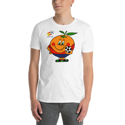 hombre con camiseta naranjito espana 82 blanca