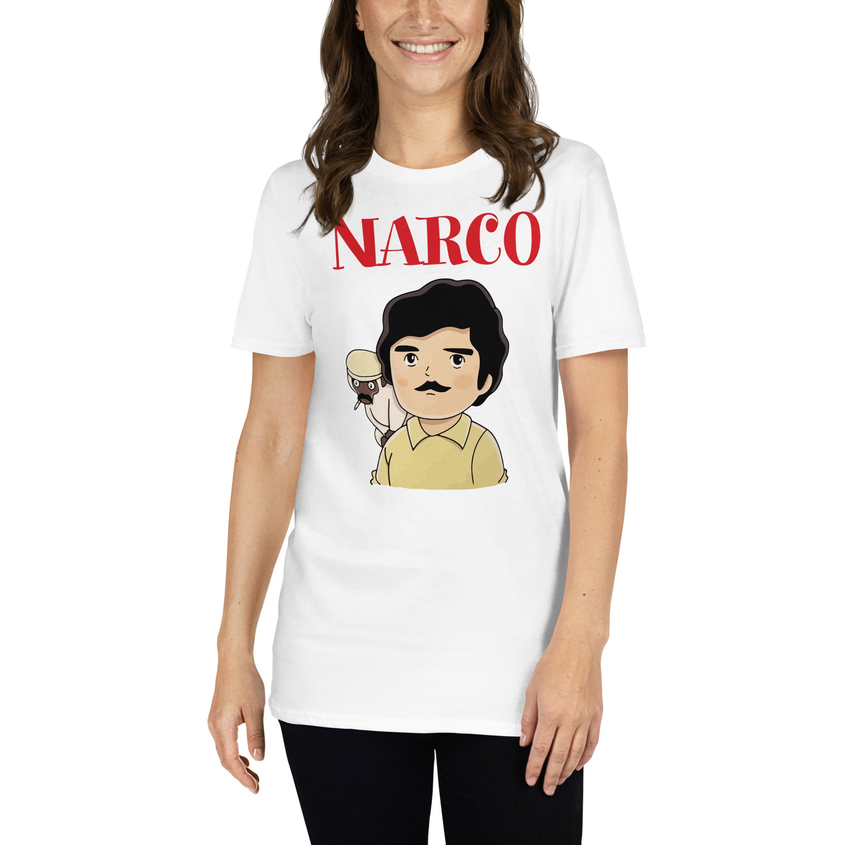 mujer con camiseta narco marco amedio pablo escobar en color ablanco