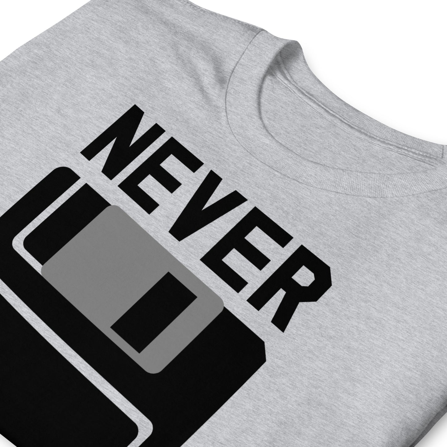 detalle de camiseta never forget disquete gris
