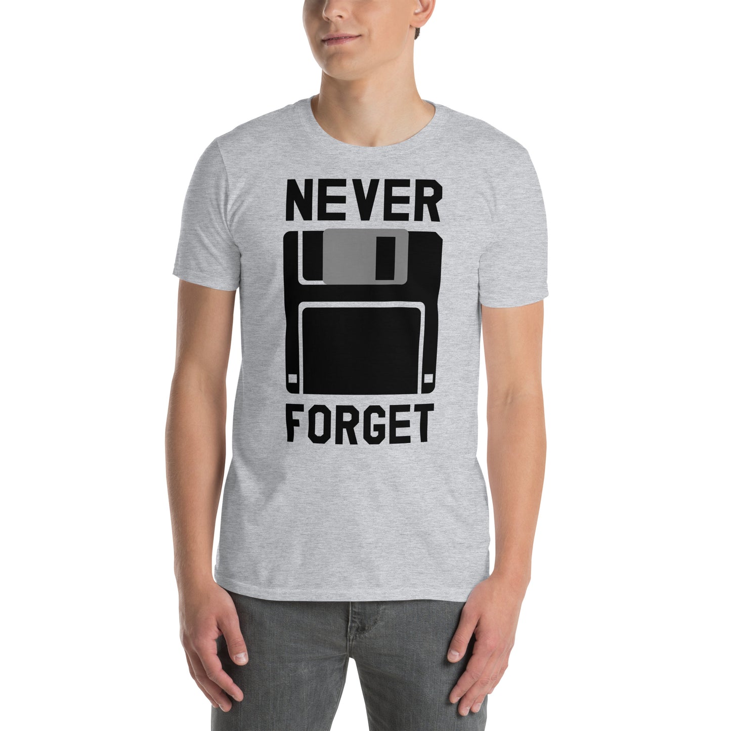 hombre con camiseta never forget disquete gris