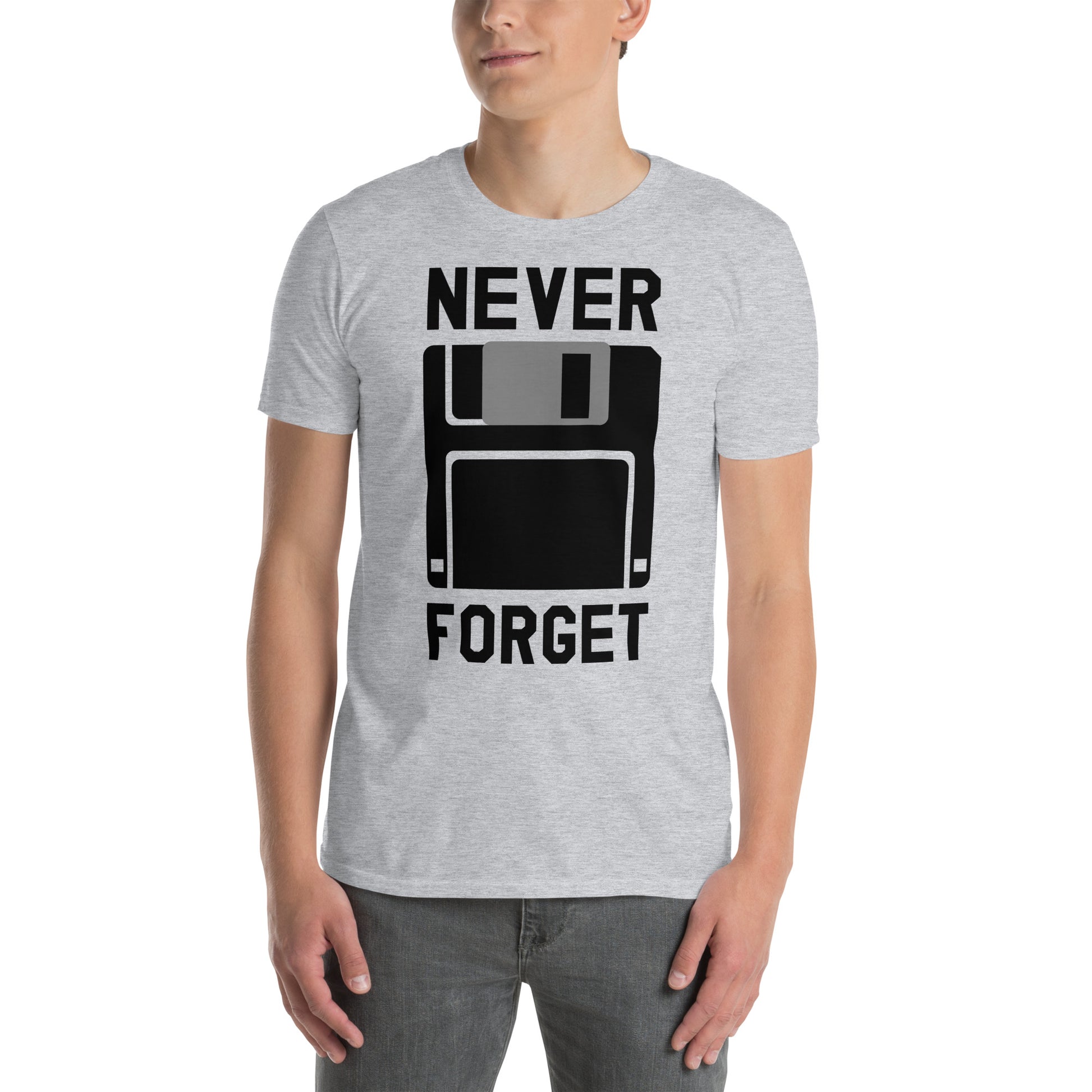 hombre con camiseta never forget disquete gris