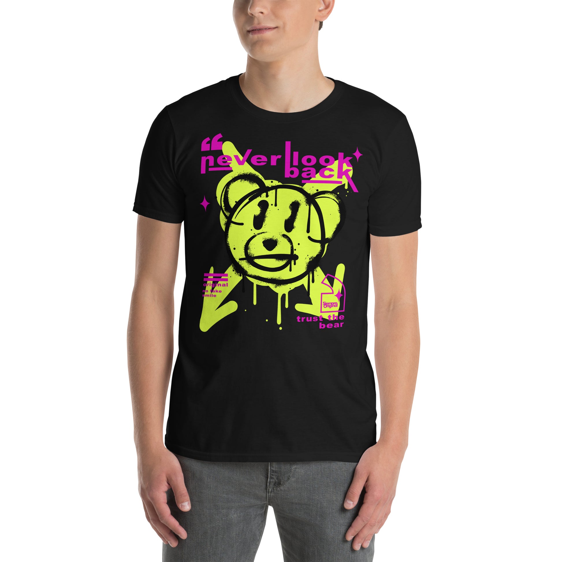 hombre con camiseta never look back teddy bear siempre original urban en color negro