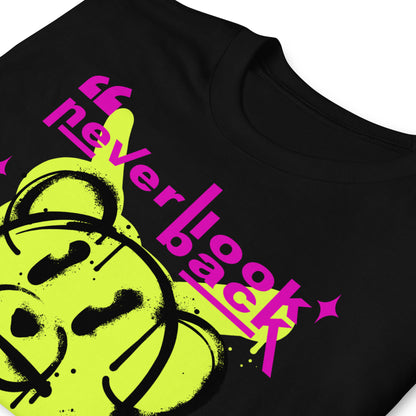 detalle de camiseta never look back teddy bear siempre original urban en color negro