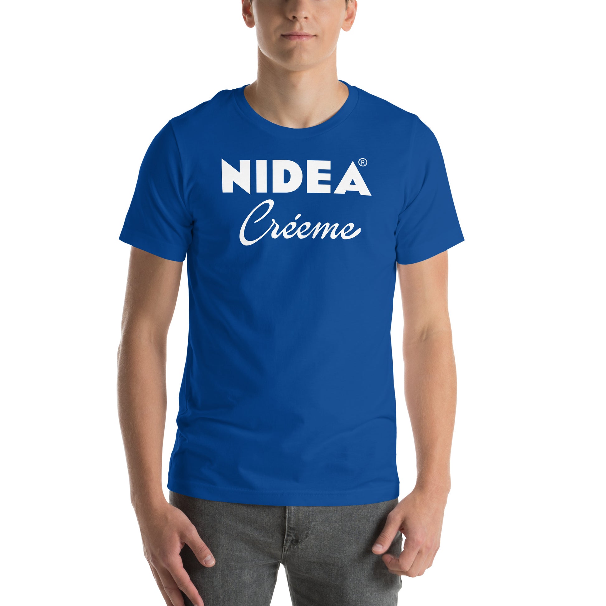 hombre con camiseta nidea creeme nivea azul royal