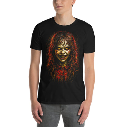Hombre con camiseta negra Niña Poseída inspirada en Regan de El Exorcista