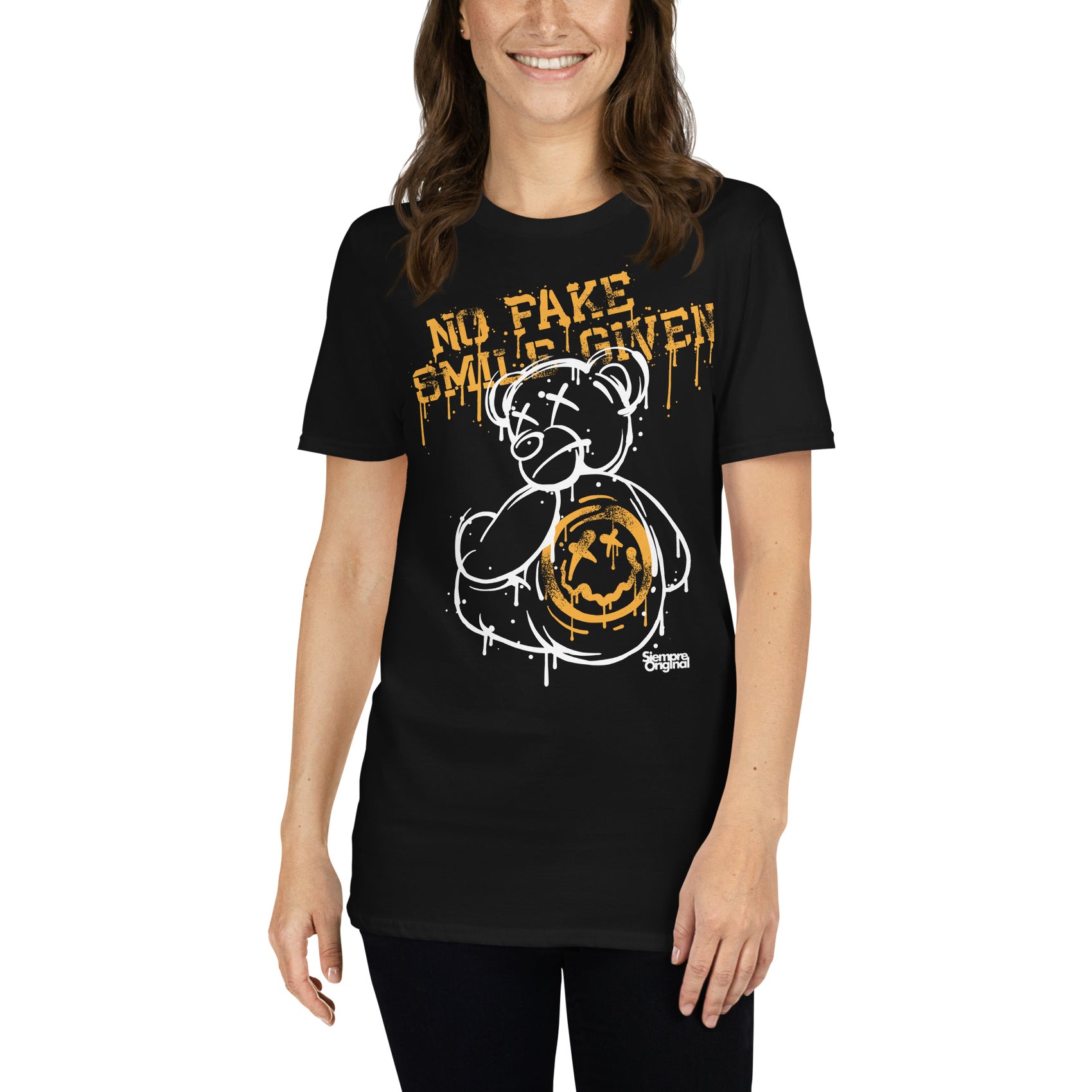 mujer con camiseta no fake smile given teddy bear siempre original urban en color negro