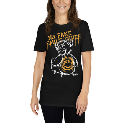 mujer con camiseta no fake smile given teddy bear siempre original urban en color negro